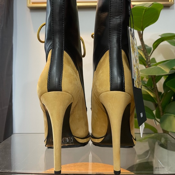 Moschino x H&M Limited Edition Leather Ankle Boots with Lacing - Picture 6 of 14